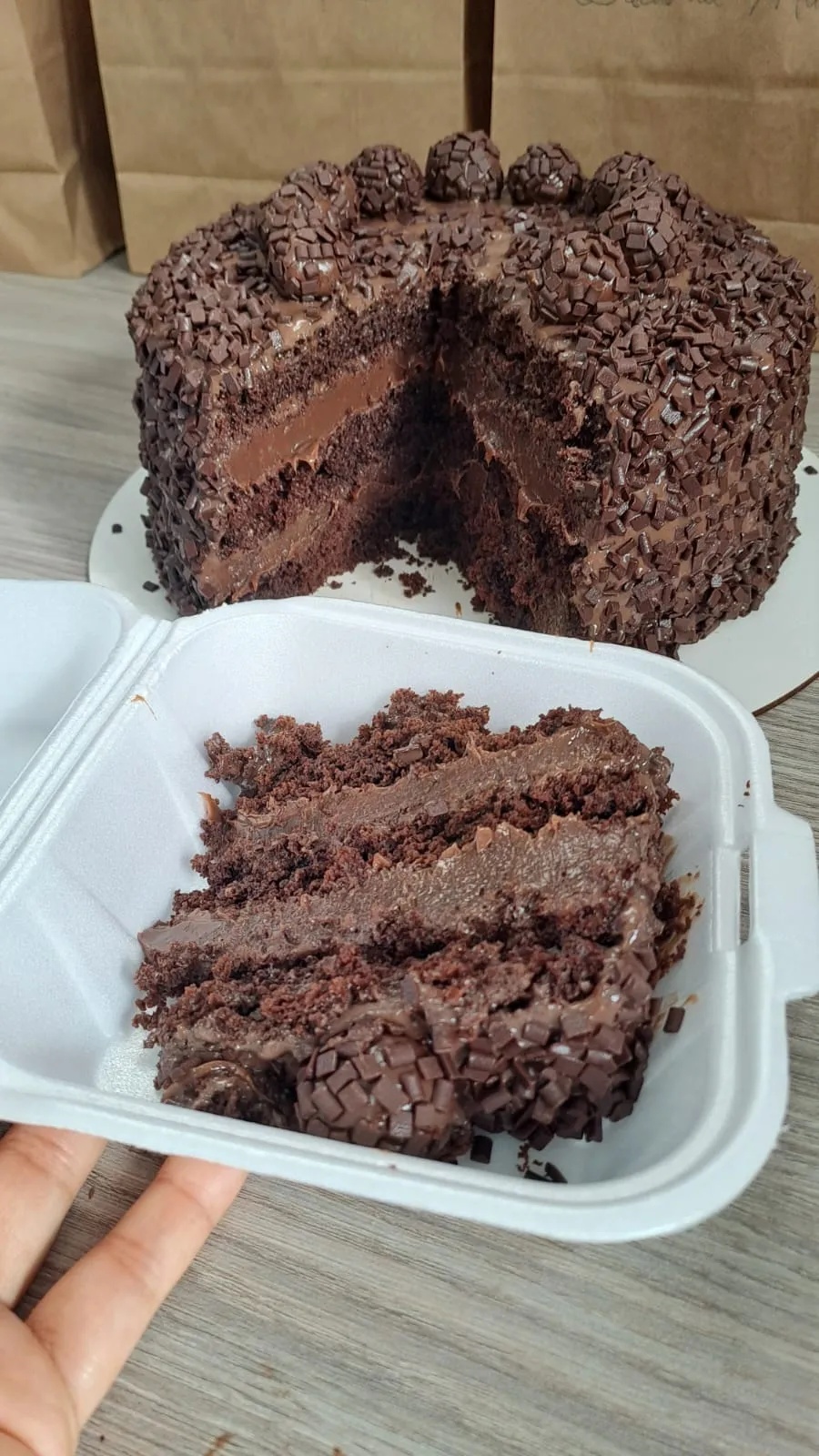 Ganache ou brigadeiro: qual recheio escolher para o bolo de aniversário?